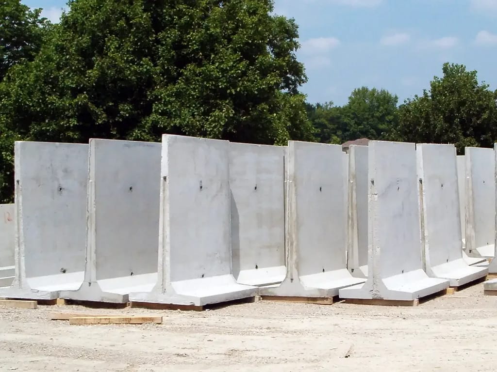 Precast Bunker Silo Walls in Alberta: Specs, Loads, Leachate and Lead Time 1 Precast Bunker Silo Walls in Alberta