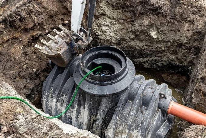 Concrete vs poly septic tank on an Alberta acreage: 5 differences that matter 3 poly septic tank